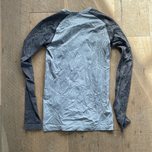Lululemon Swiftly Tech Long Sleeve in 2 tone grey - size 6 - Picture 2 of 5